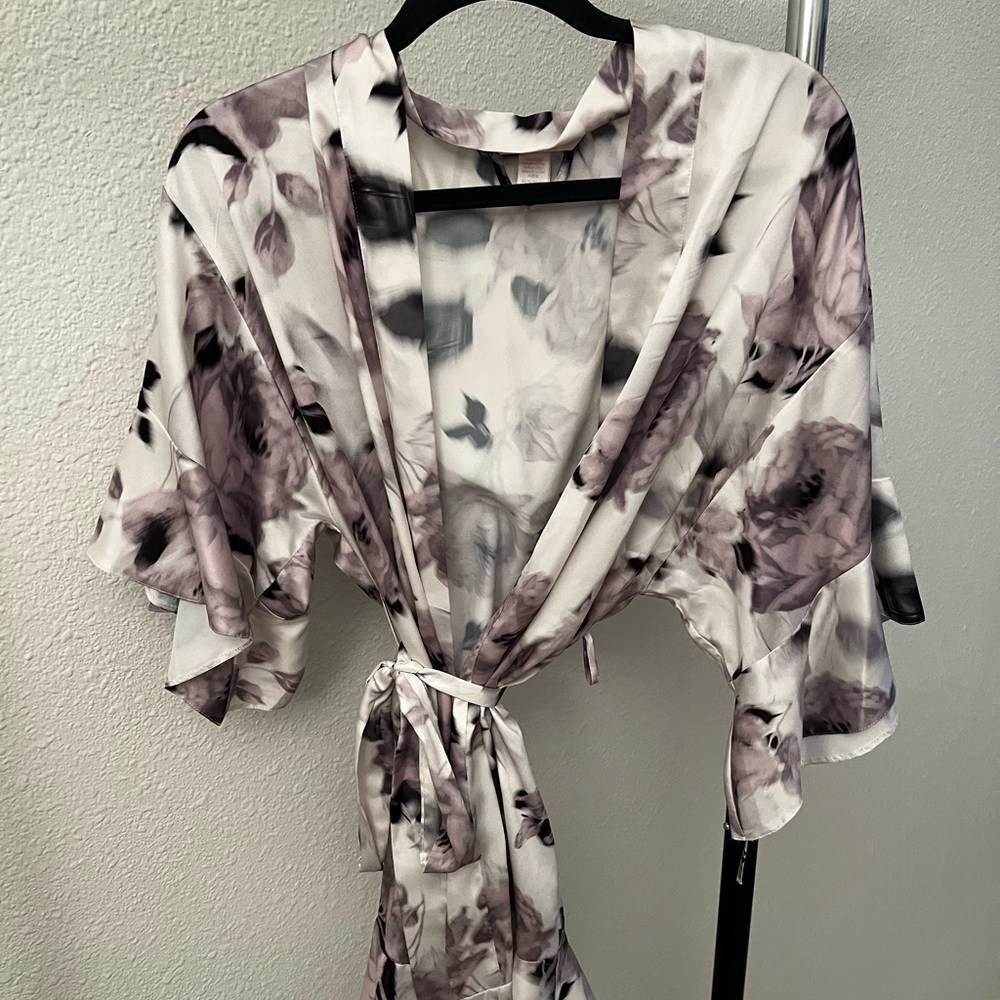 XS Victoria Secret Here Comes The Bride 👰🏼‍♀️ Satin Robe 👘
